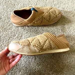 Trav slip on shoes size 10 men’s